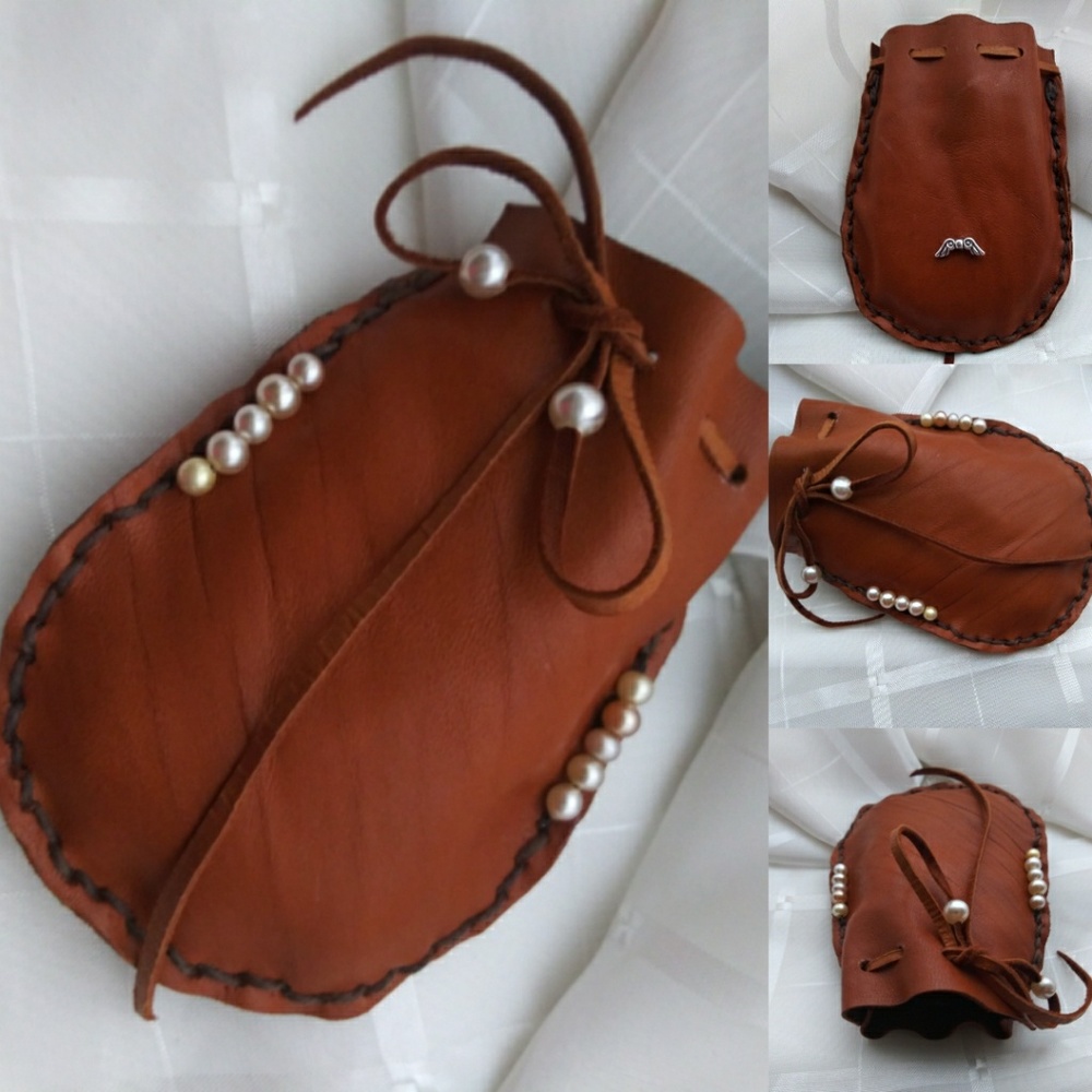 Leather and pearls gadget pouch